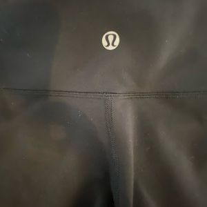 Wonder Under Size 6 Black lululemon mid rise leggings